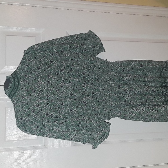 Max Studio Elbow Length Sleeve Print Tiered Maxi Dress ditsy floral Green White - Picture 12 of 17